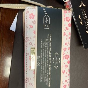 Nanette Lenore charging wallet